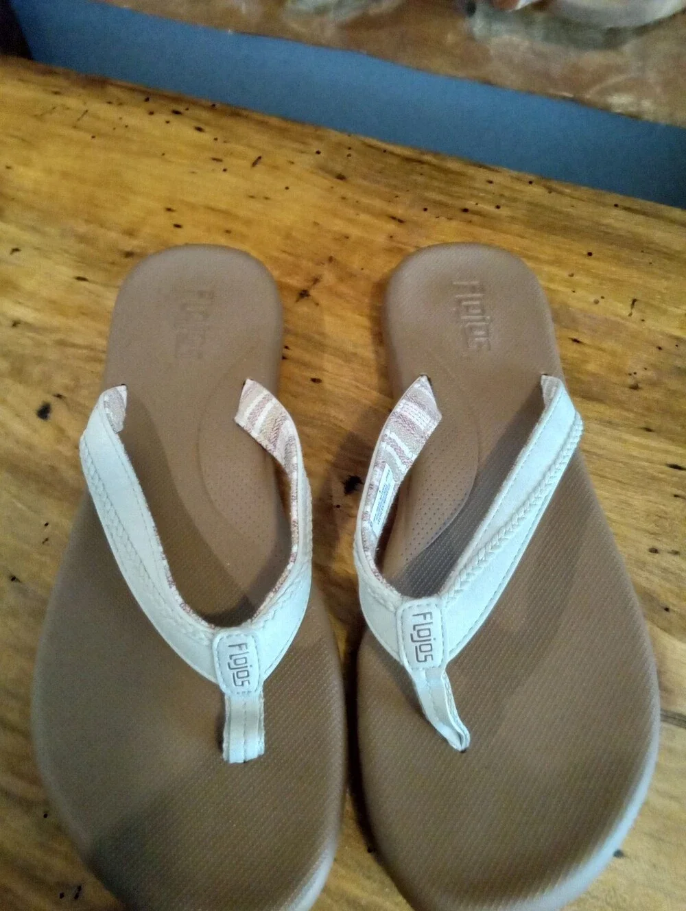 Flojos Size 9 White Fabric Thong Strap & Supportive Beige Memory Foam Footbed
